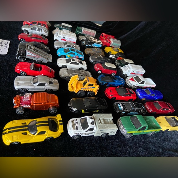 Lot 2 - 40 MAISTO die cast CARS Various ages USED Toy Box Condition READ - Picture 5 of 7